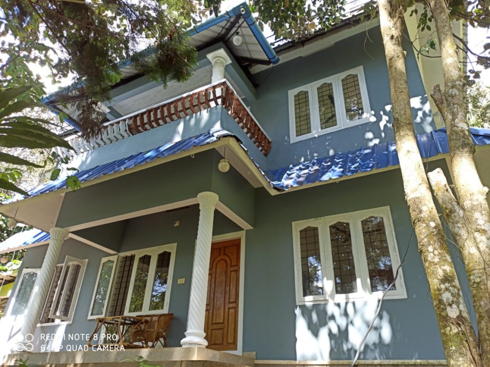 Scenic Land with 2 Buildings for Sale in Kunjithanny, Munnar, Idukki 