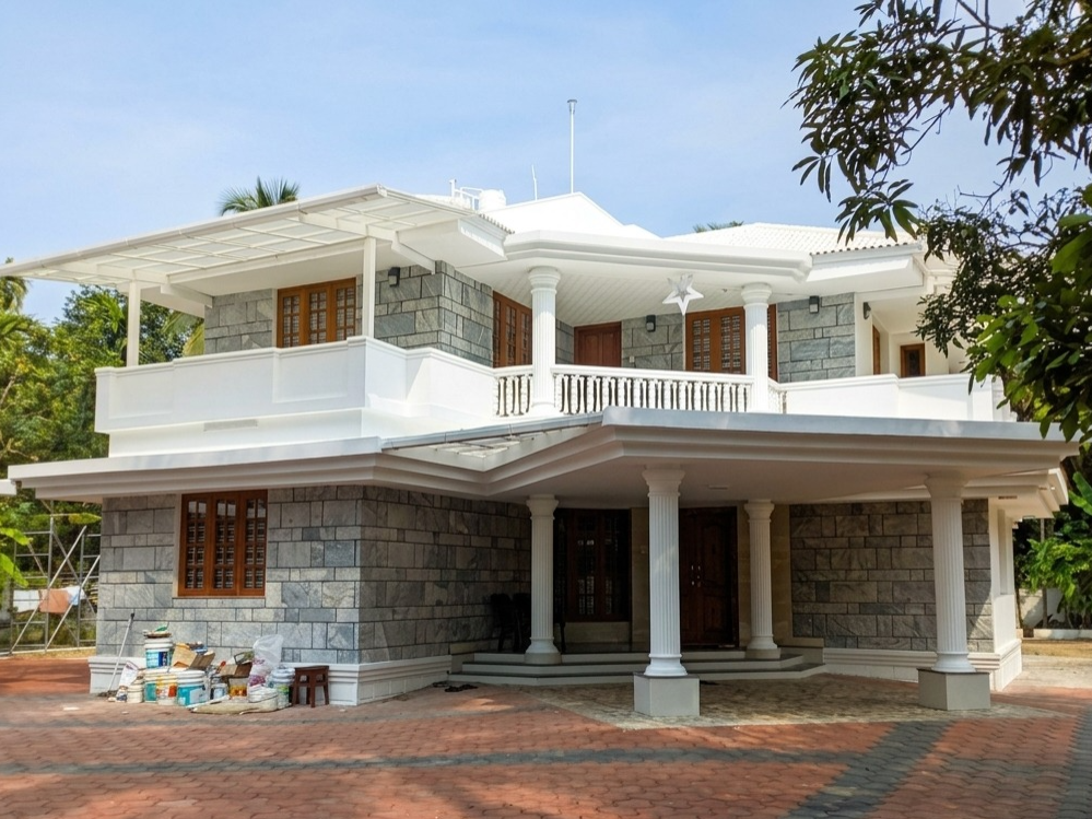 6000 Sq.ft Villa  on 1.86 Acre for Sale in Kandassankadavu, Thrissur