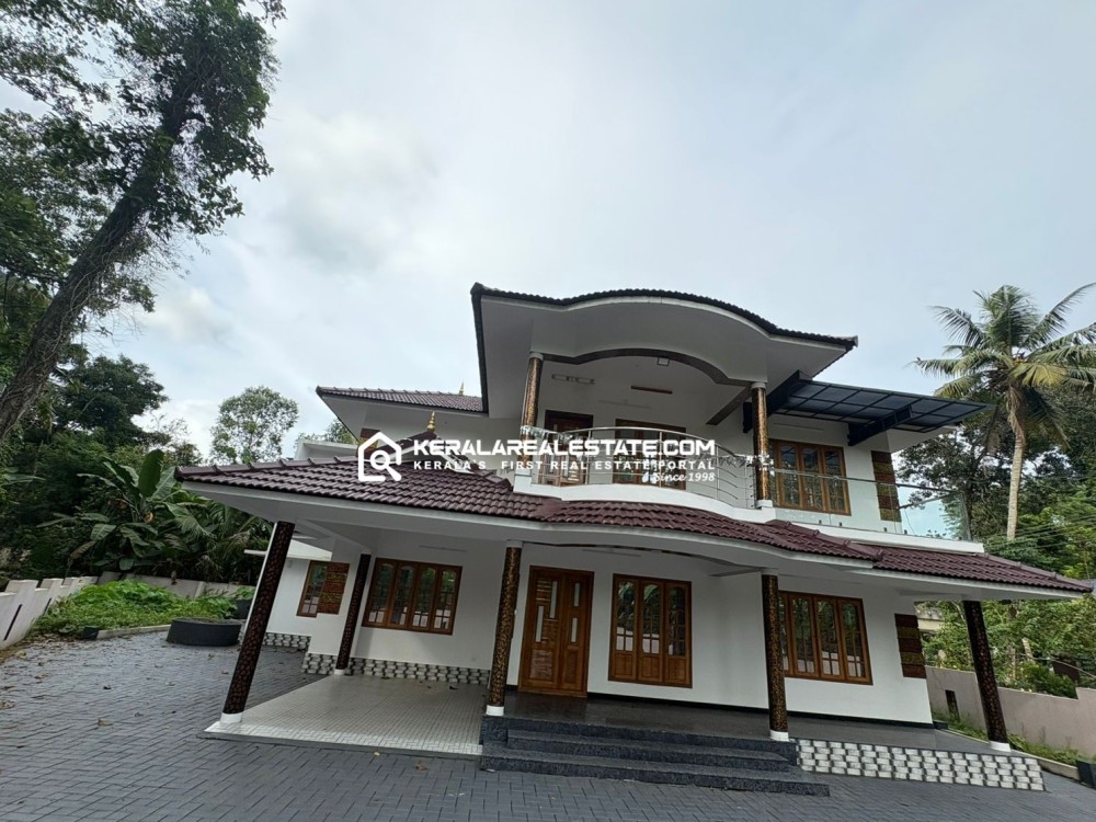 4 BHK HOUSE FOR SALE IN PUTHUPPALLY, KOTTAYAM