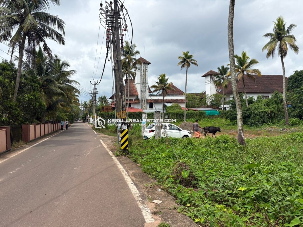 PREMIUM WATERFRONT PROPERTY FOR SALE IN KUMARAKOM, KOTTAYAM