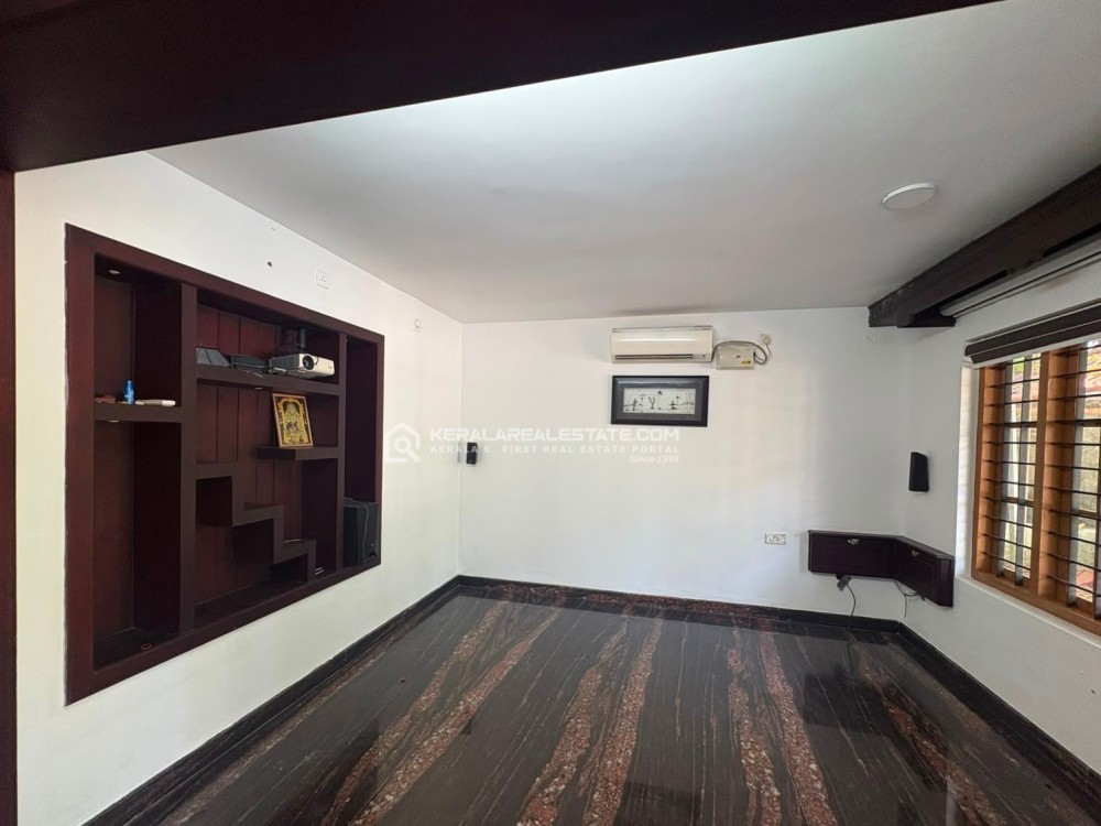 DOCTOR’S RESIDENCE WITH CONSULTING ROOM FOR SALE IN KOTTAYAM