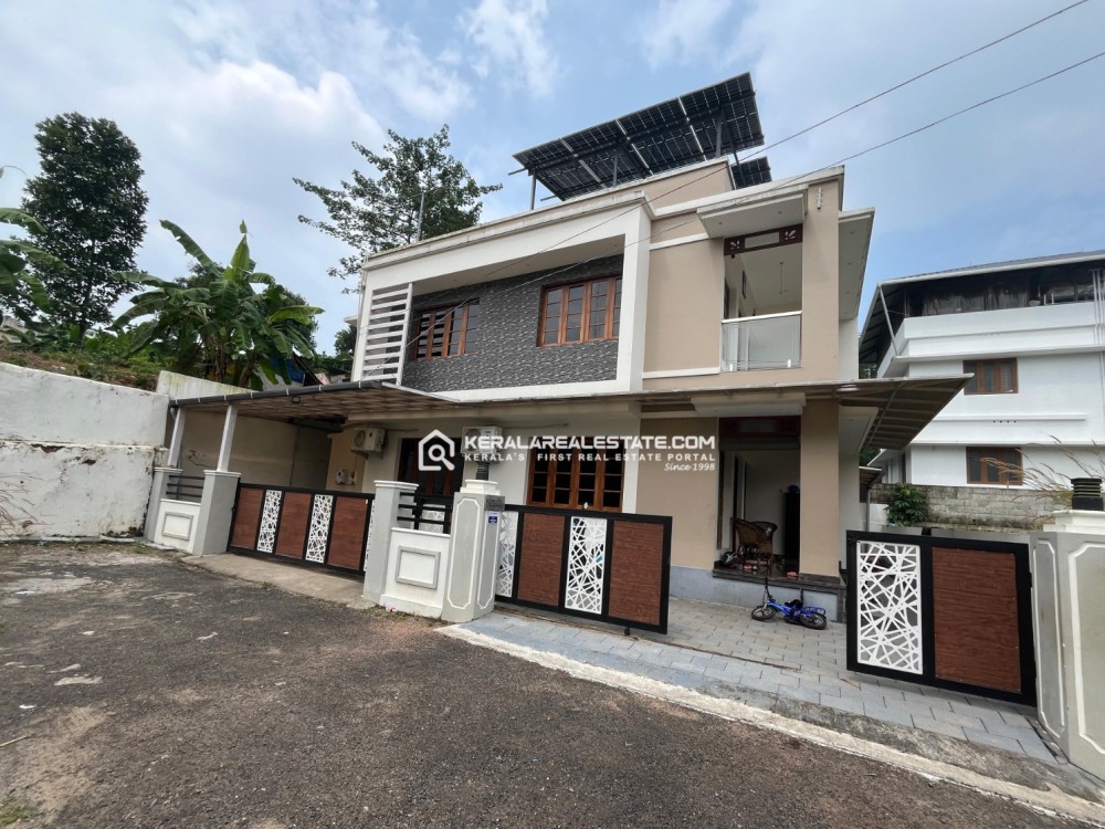  4 BHK HOUSE FOR SALE IN THUPPAM PADY NEAR CHOTTANIKKARA, ERNAKULAM