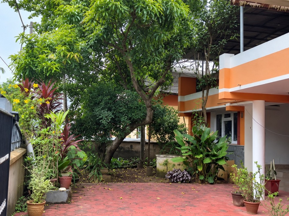 15 Cents Land with House for Sale in Kowdiar, Trivandrum