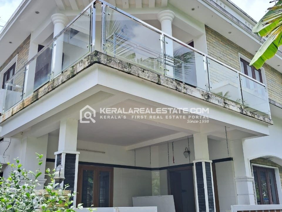 2 BHK House for Rent in Maradu, Ernakulam 