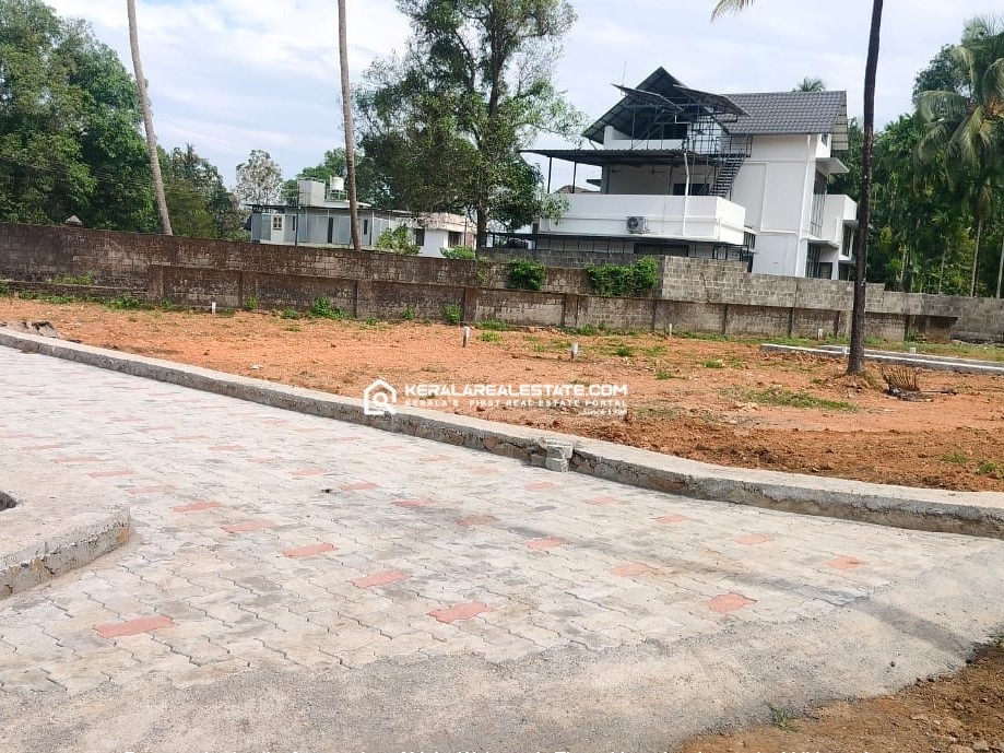 House Plots for Sale in Aluva Desom, Ernakulam 